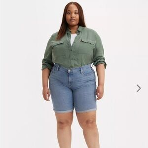 24W - Levi’s Classic Bermuda Shorts